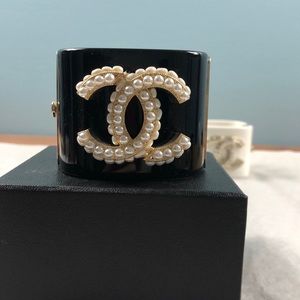 Black pearl bracelet